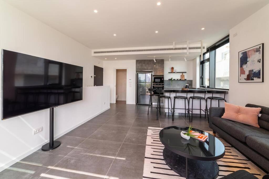 Amazing Penthouse On Gordon Beach 8 Guests テル・アビブ エクステリア 写真