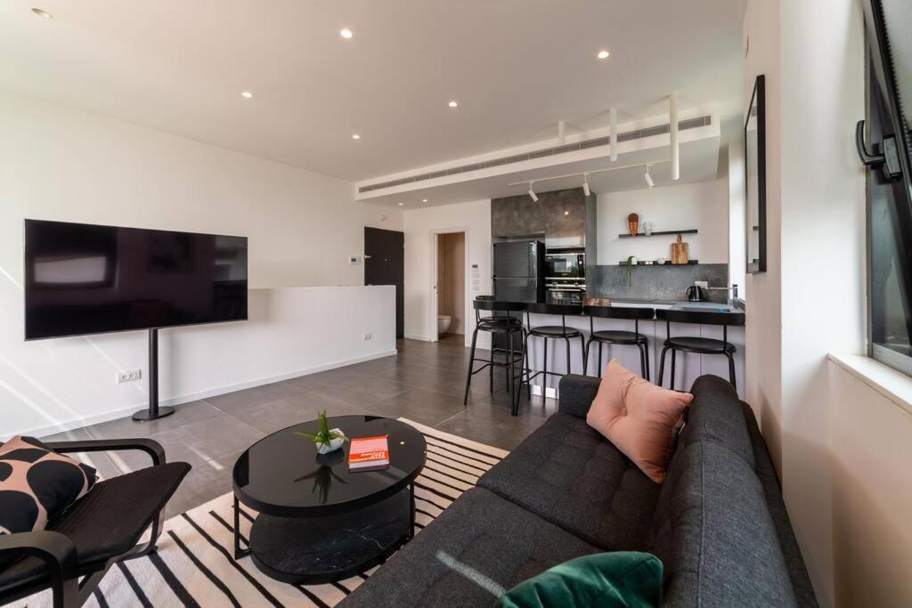 Amazing Penthouse On Gordon Beach 8 Guests テル・アビブ エクステリア 写真